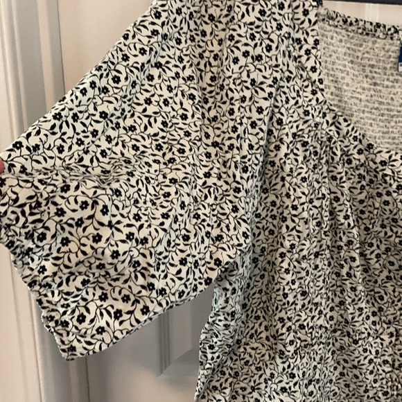 NWT Old Navy Black/White floral button down short sleeve top Plus size 3X - Picture 5 of 8